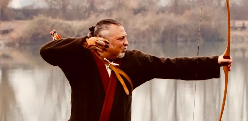 Arco lungo e tiro istintivo: struttura e ripetibilità