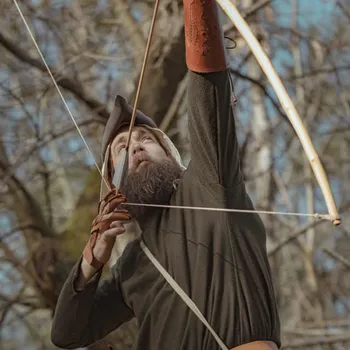 Arciere in fase di mira dinamica